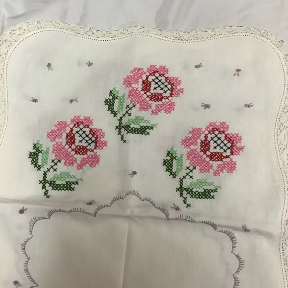 Vintage hand embroidered table top runner - Picture 1 of 3